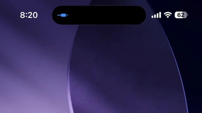 iPhone→Dynamic Island→USB接続