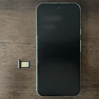 Google Pixel 8a→SIMカードを挿入する