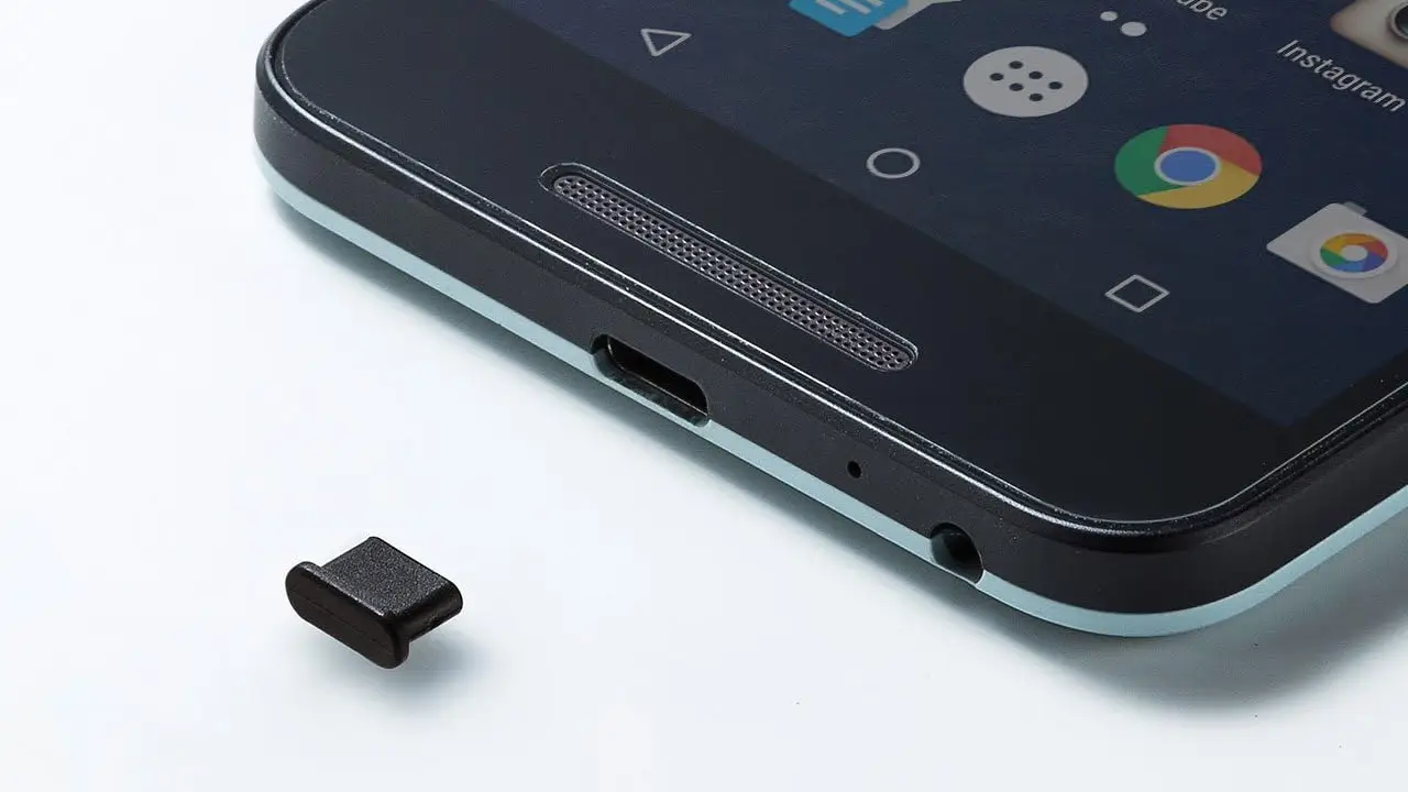 USB Type-Cのコネクタなどを保護するカバー／キャップ