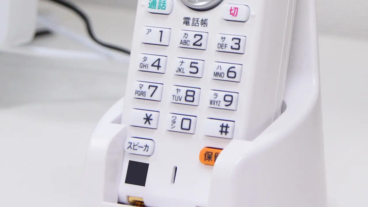 電話のキーパッドに表示されたアルファベットは何のため?