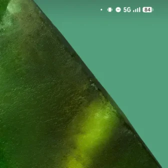 Androidスマートフォン→ステータスバー→システムアイコン→点
